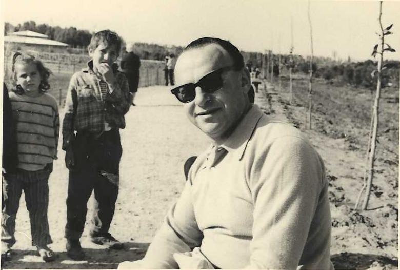 Jean Smiling Background: Unknown Kids 1967