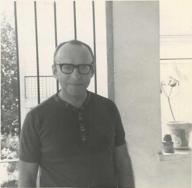 Jean in the balcony of Arlozorov Nr. 84 Tel Aviv Apartment