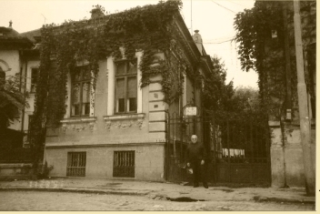 The house at 11 Iunie Street Nr. 3 Bucharest Revisited by Jean 2005