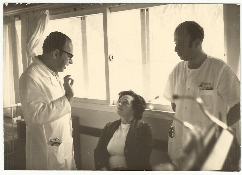 Dr. Gilboa Explaining to a Patient